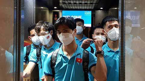 亲吻呻吟打开双腿做受视频